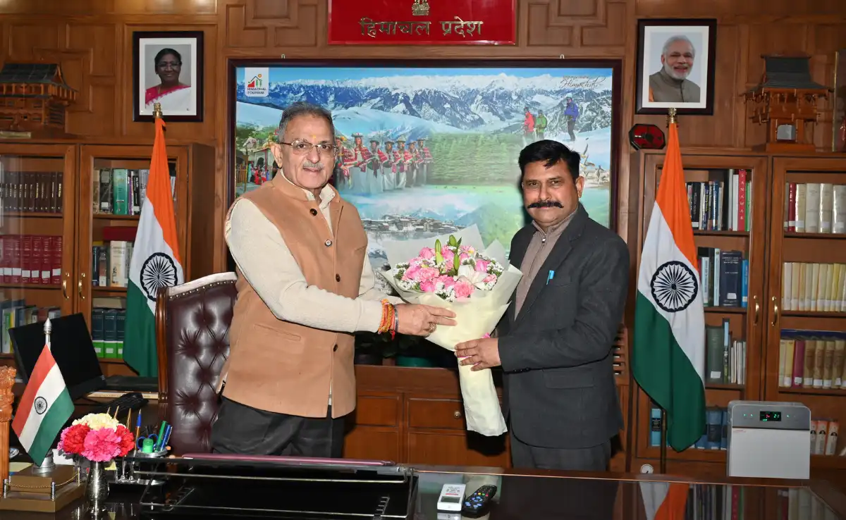 Governor-Kavindra-Gupta-meeting-with-HPU-and-Nauni-University-VCs-Shimla