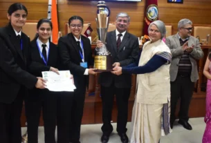 HPNLU शिमला मूट कोर्ट 2026 विजेता टीम आर्मी इंस्टीट्यूट ऑफ लॉ मोहाली के साथ न्यायाधीश