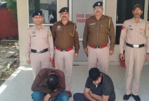 परवाणू पुलिस थाना के बाहर एसआईयू टीम की गिरफ्त में नशे के दो आरोपी।