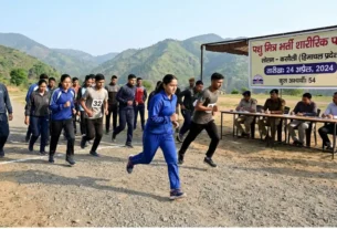 पाइनग्रोव स्कूल धर्मपुर में पशु मित्र भर्ती की शारीरिक परीक्षा के लिए पहुंचे अभ्यर्थी