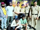 सिरमौर पुलिस द्वारा गिरफ्तार चिट्टा तस्कर और बरामद हेरोइन की फोटो।