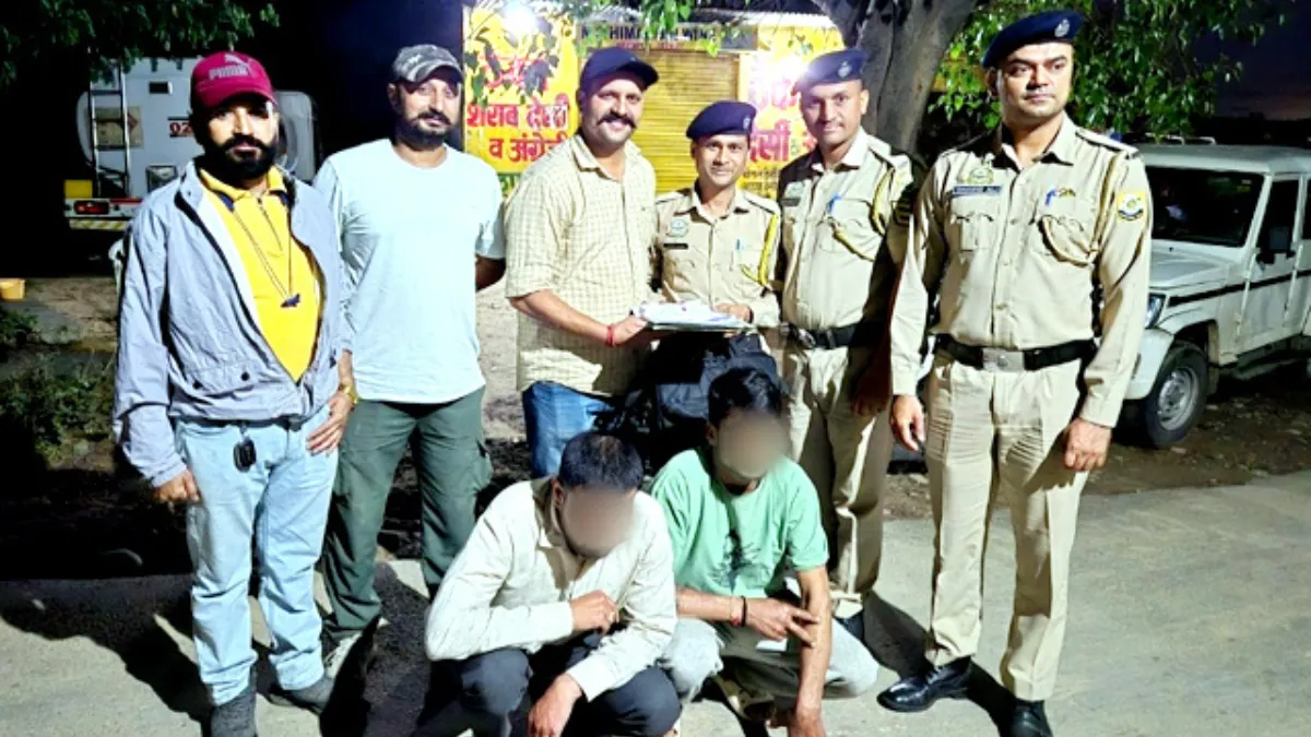 सिरमौर पुलिस द्वारा गिरफ्तार चिट्टा तस्कर और बरामद हेरोइन की फोटो।