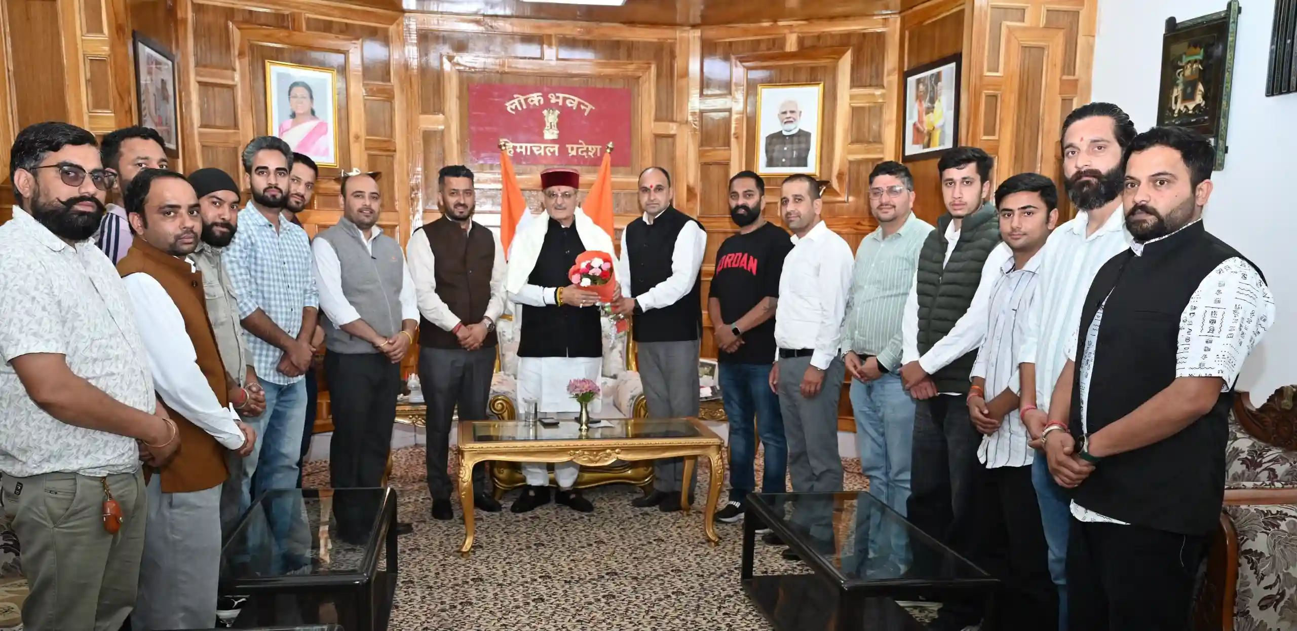 राज्यपाल कवीन्द्र गुप्ता से मुलाकात करते भाजयुमो का प्रतिनिधिमंडल।